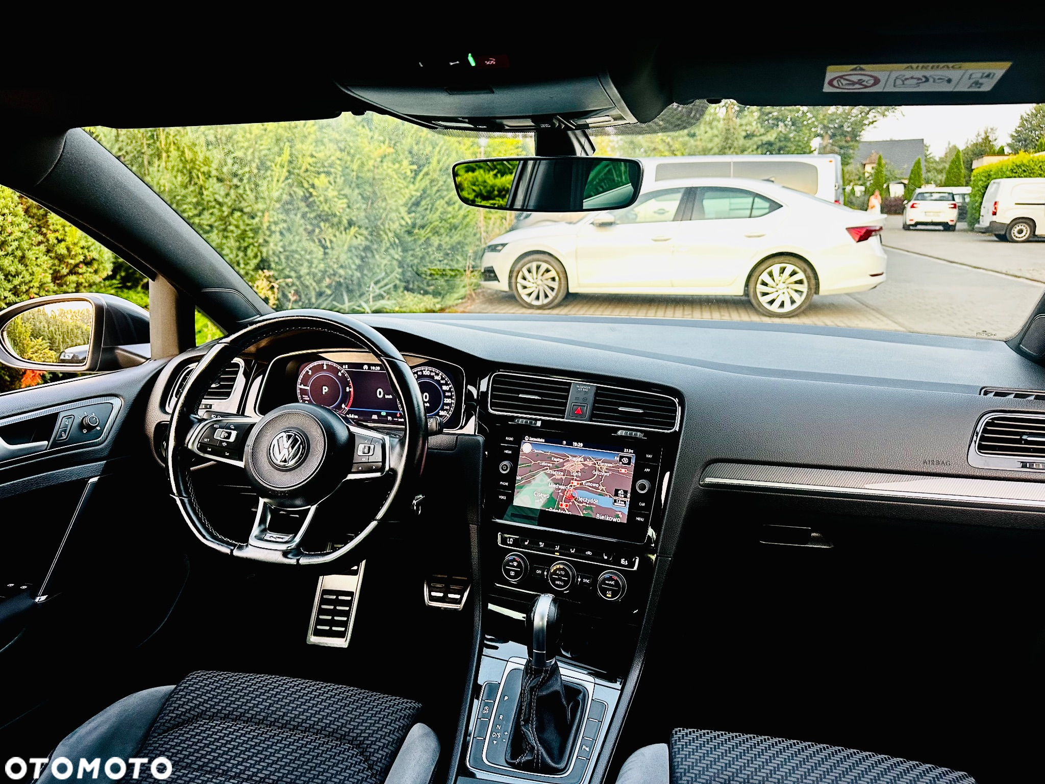 Volkswagen Golf - 6