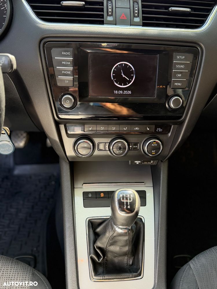 Skoda Octavia 1.6 TDI ELEGANCE - 8
