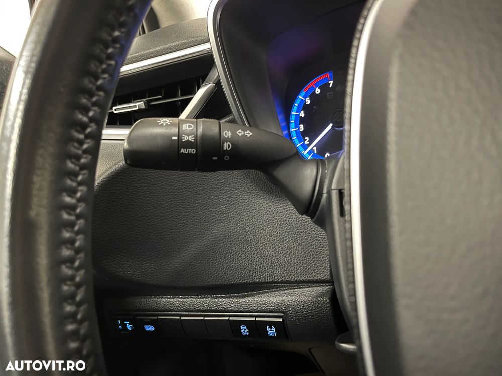 Toyota Corolla Sedan 1.8 HSD Business - 21