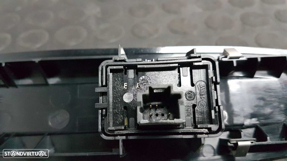 COMANDO DO ELEVADOR FRENTE DIREITO RENAULT MEGANE III BERLINA 5 P BOSE EDITION - 2