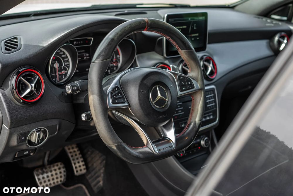 Mercedes-Benz CLA - 27