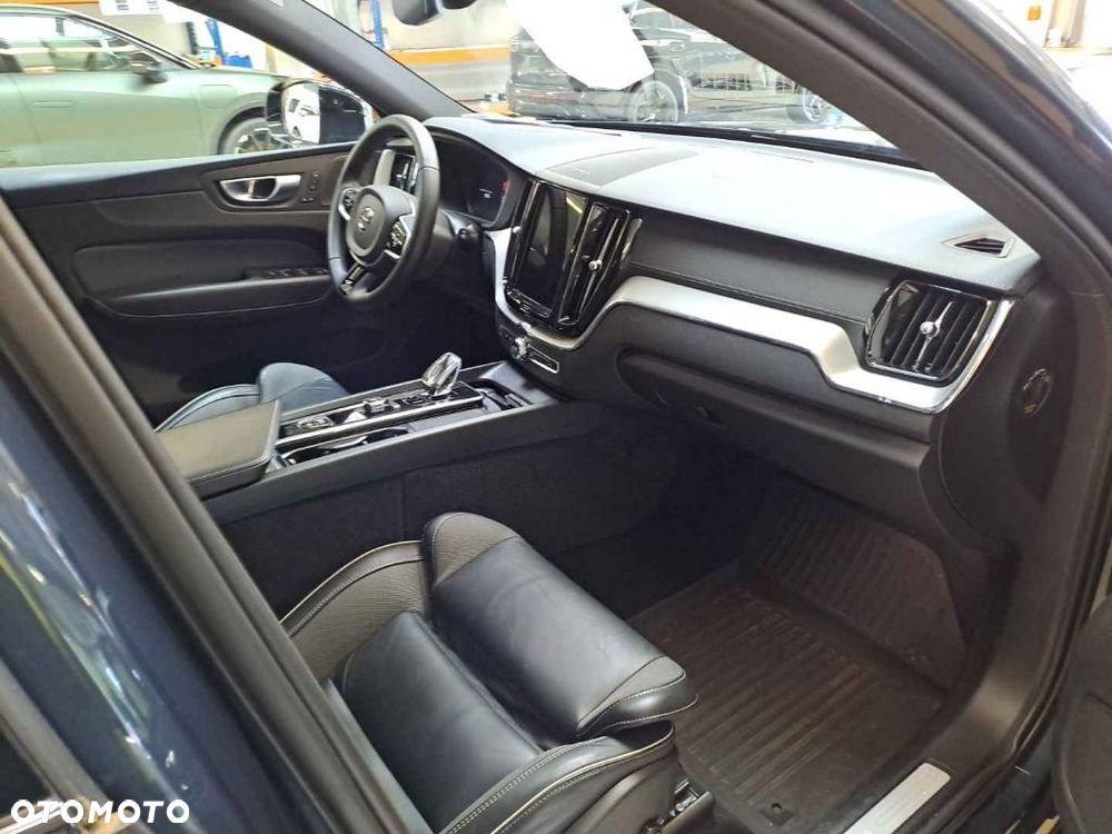 Volvo XC 60 B4 D AWD Ultimate Dark - 6