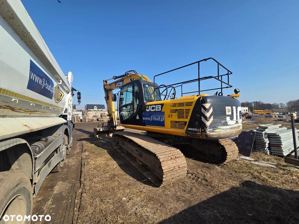 JCB 220LC - 2