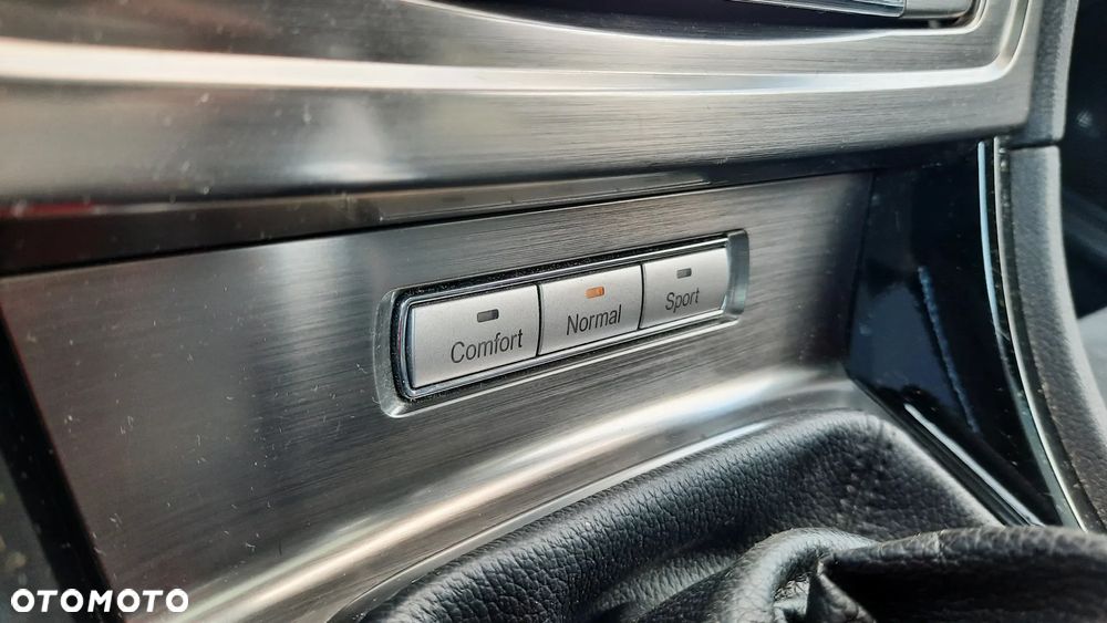 Ford Mondeo 2.5 Titanium S - 31