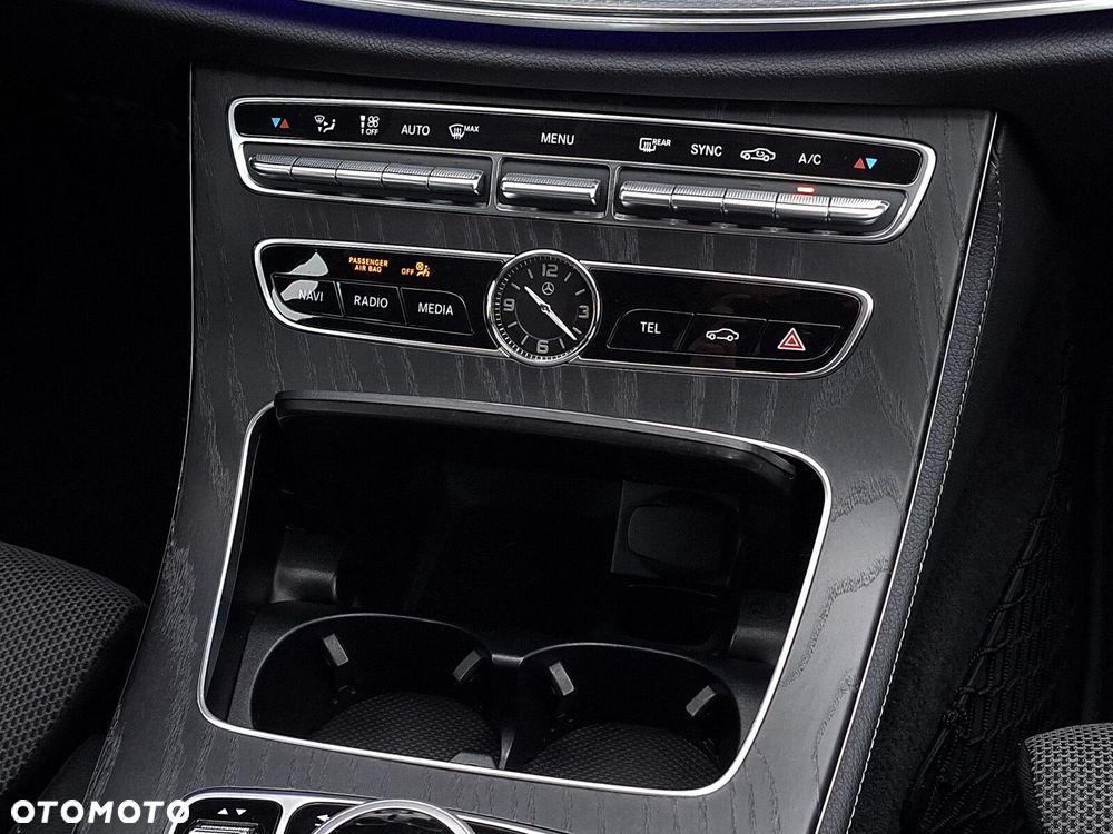 Mercedes-Benz Klasa E - 27