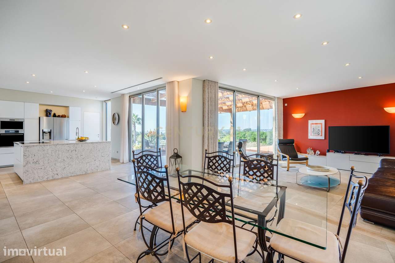 Luxuosa e Exclusiva moradia T5 I Vista Mar I 5 minutos da Praia I 18.5 - Grande imagem: 5/47