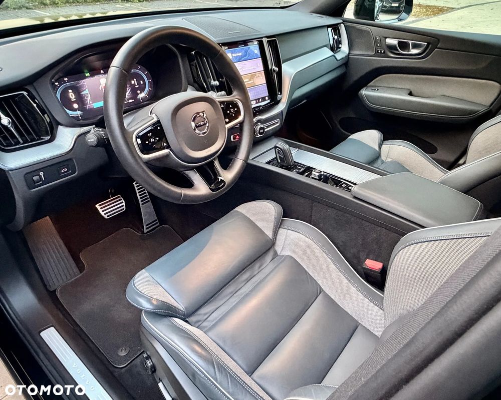 Volvo XC 60 B4 D AWD Plus Dark - 14