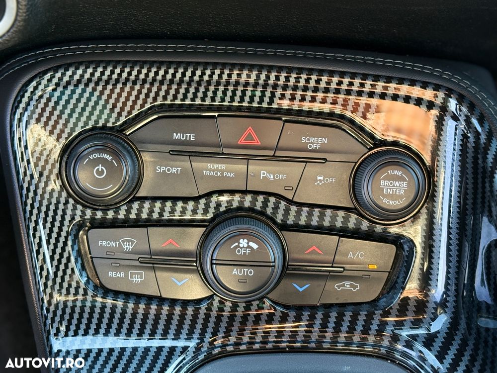 Dodge Challenger - 9