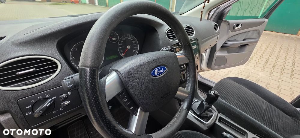 Ford Focus 2.0 TDCi Ghia - 13