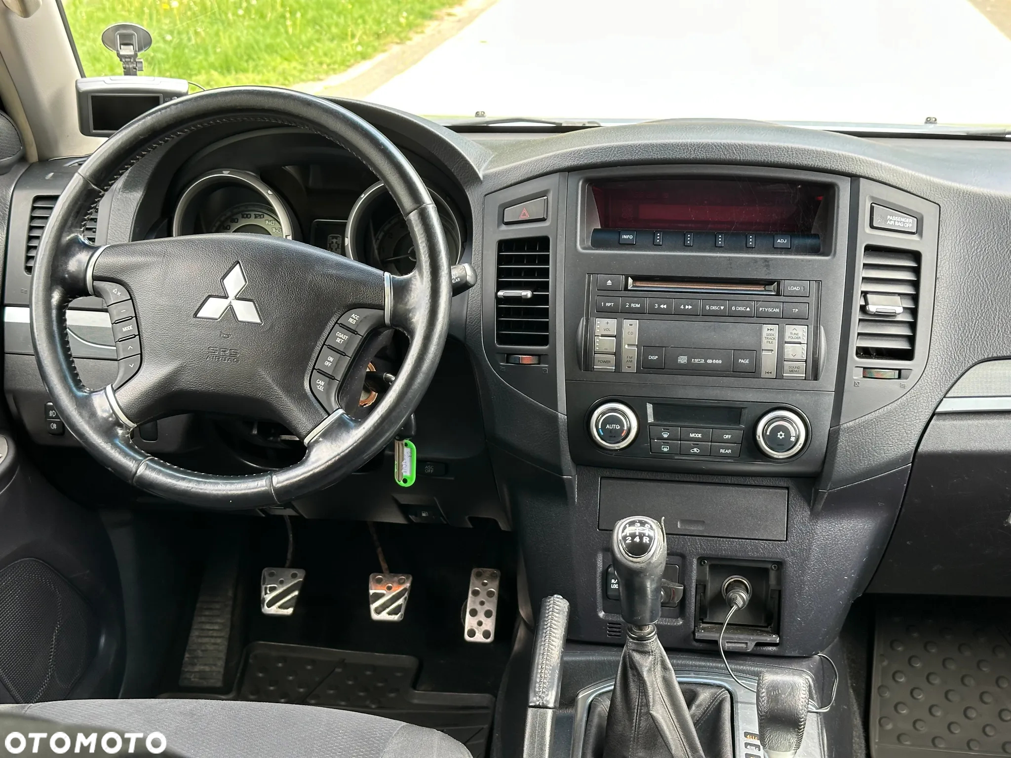 Mitsubishi Pajero - 9