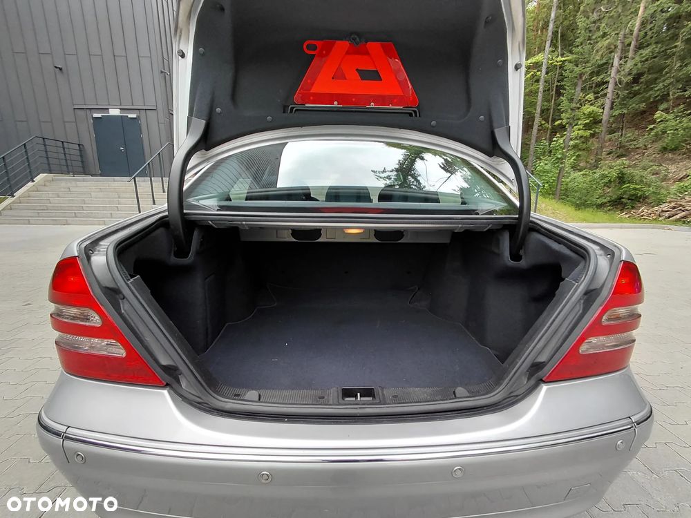 Mercedes-Benz Klasa C 220 CDI Elegance - 22