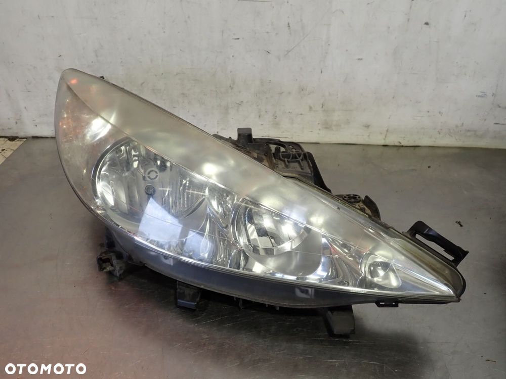 LAMPA PRAWA PRZEDNIA PEUGEOT 207  9649986180 - 2