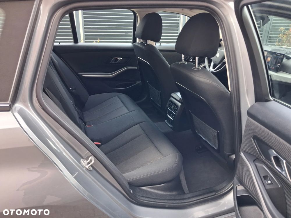 BMW Seria 3 318i Business Edition - 13