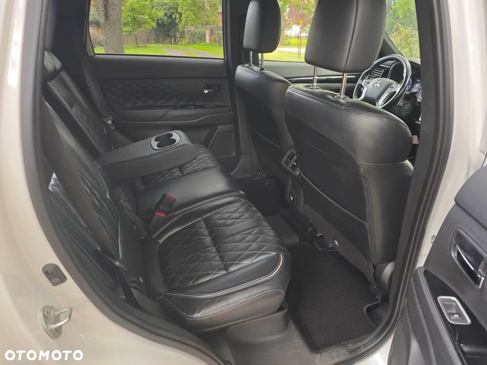 Mitsubishi Outlander 2.4 4WD Plug-In Hybrid Diamant+ - 13