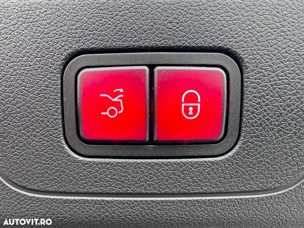 Mercedes-Benz CLA - 12