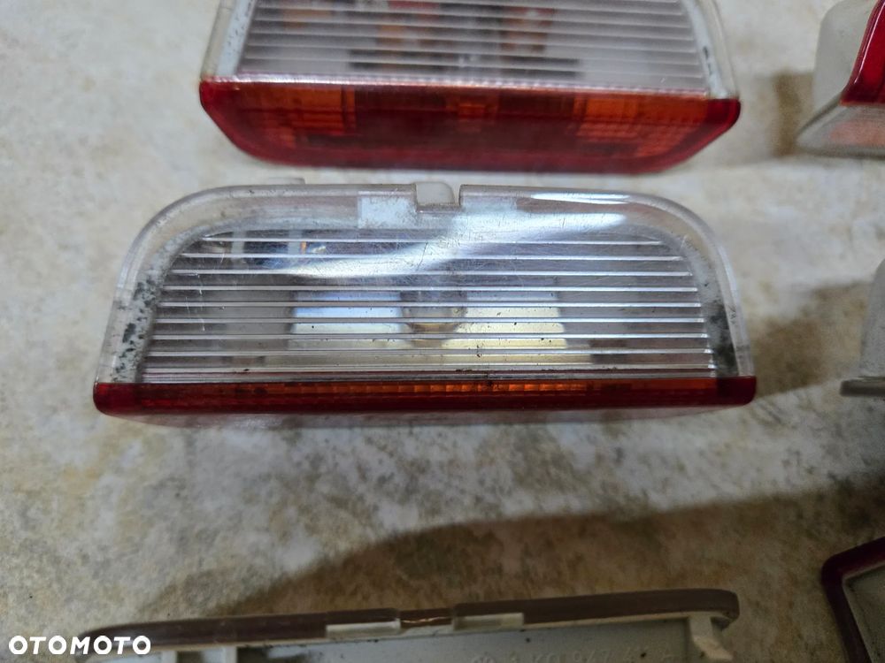 SKODA SUPERB 2  3  LAMPKA DRZWI - 3