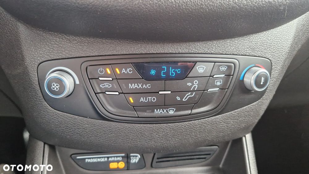 Ford Tourneo Courier 1.0 EcoBoost S&S Titanium - 16