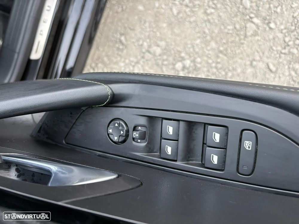 Peugeot e-208 GT+ - 13