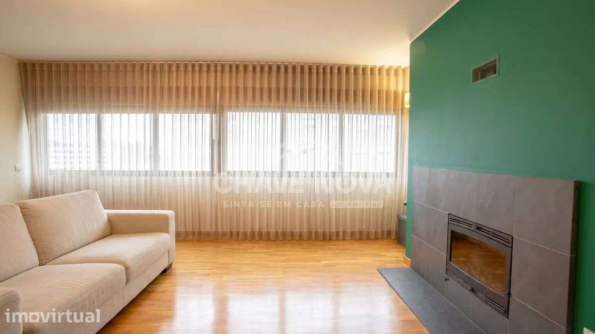 Excelente T4 em Santa Marinha | Garagem para 2 Viaturas - Grande imagem: 2/36