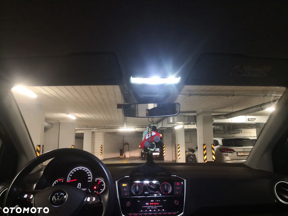 Volkswagen up! 1.0 Black Style - 15