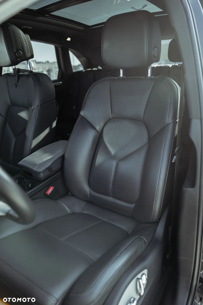 Porsche Macan - 24