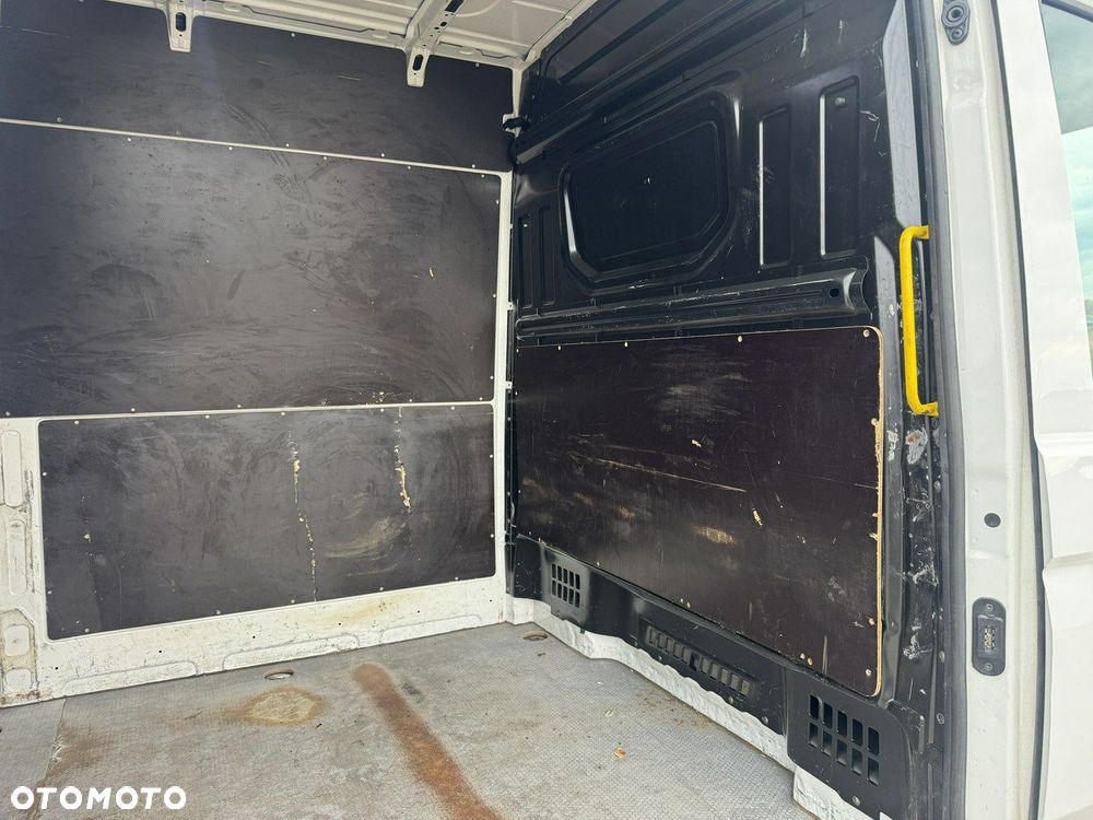 Volkswagen Crafter - 13