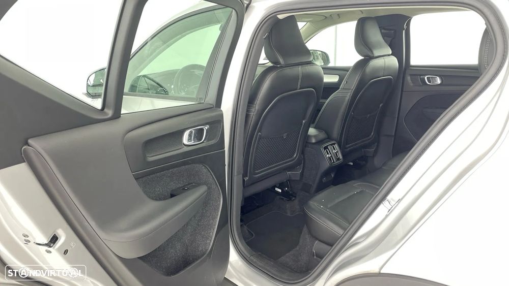 Volvo XC 40 2.0 D4 Momentum Plus AWD - 13