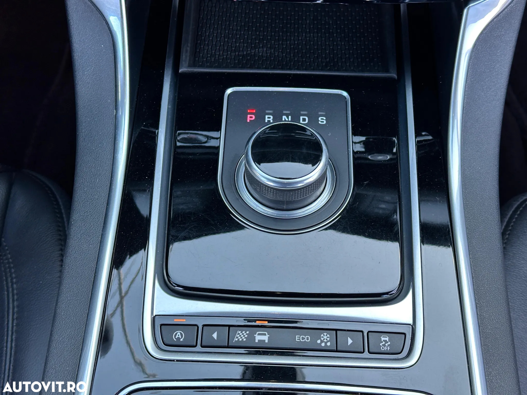Jaguar XF 20d RWD E-Performance Portfolio - 7