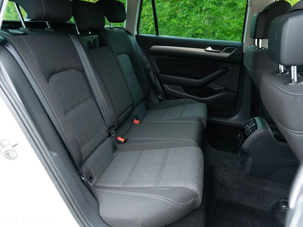 Volkswagen Passat 1.5 TSI EVO Elegance - 18