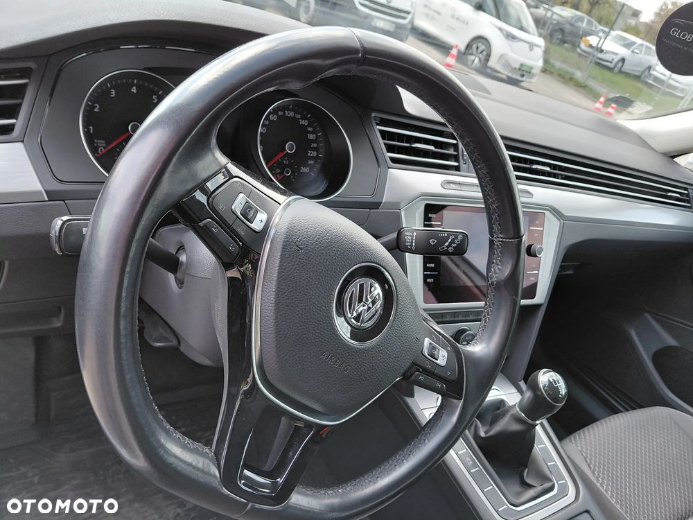 Volkswagen Passat 1.4 TSI BMT Trendline - 23