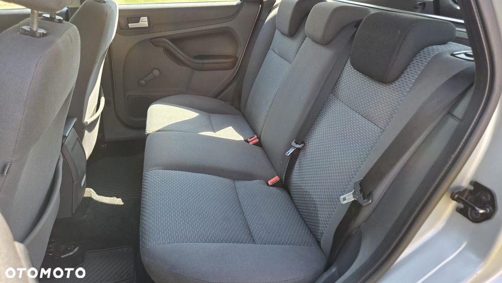 Ford Focus 1.8 TDCi Ambiente - 17