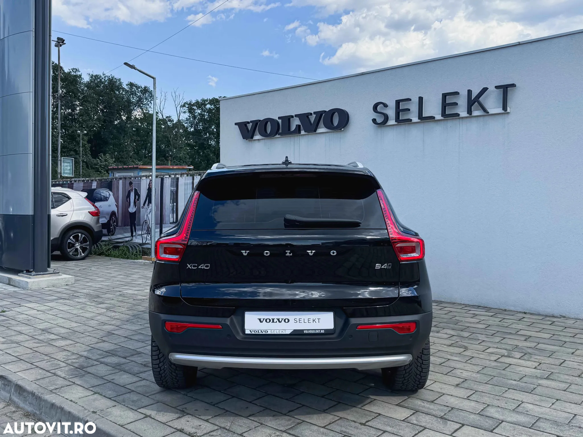 Volvo XC 40 B4 AT8 AWD Mild Hybrid Momentum Pro - 5
