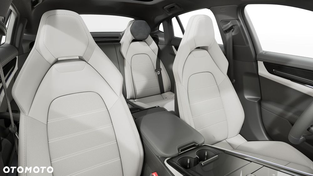 Porsche Panamera 4 E-Hybrid - 4