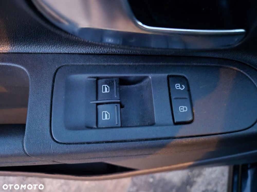 Volkswagen up! black - 11