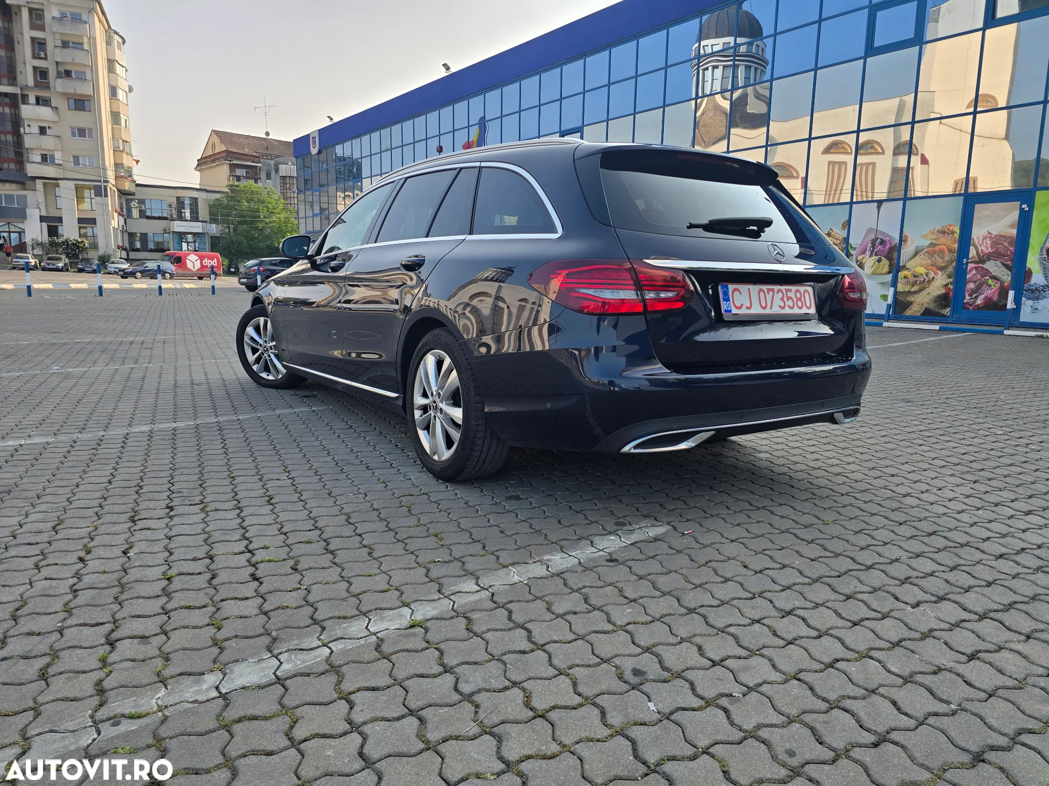 Mercedes-Benz C 220 d T 9G-TRONIC AMG Line - 4