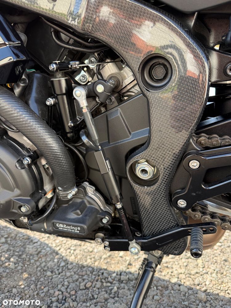 Suzuki GSX-R - 16