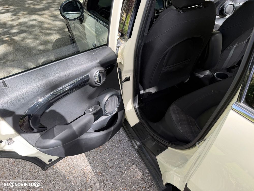 MINI 5 Portas Cooper D Auto - 15