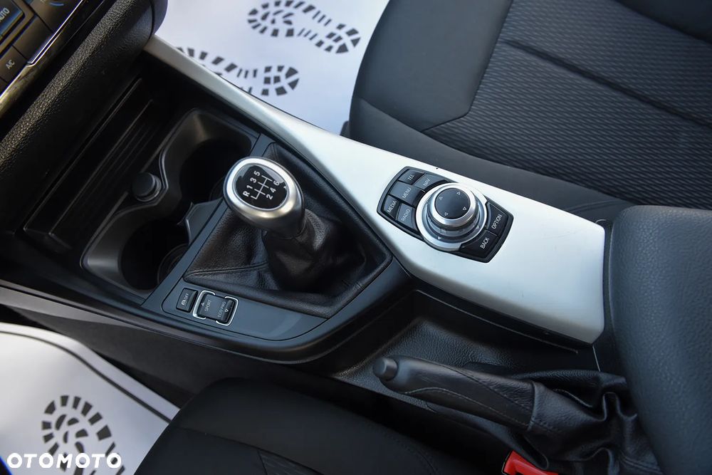 BMW Seria 1 116i - 32