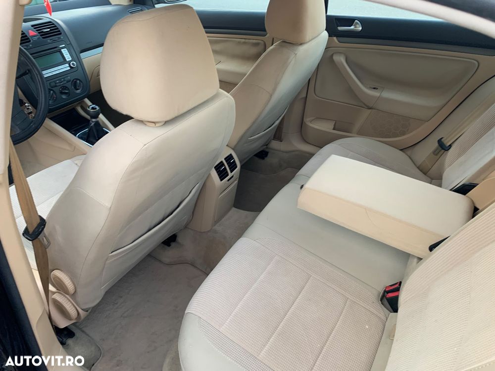 Volkswagen Jetta 1.6 Comfortline - 11