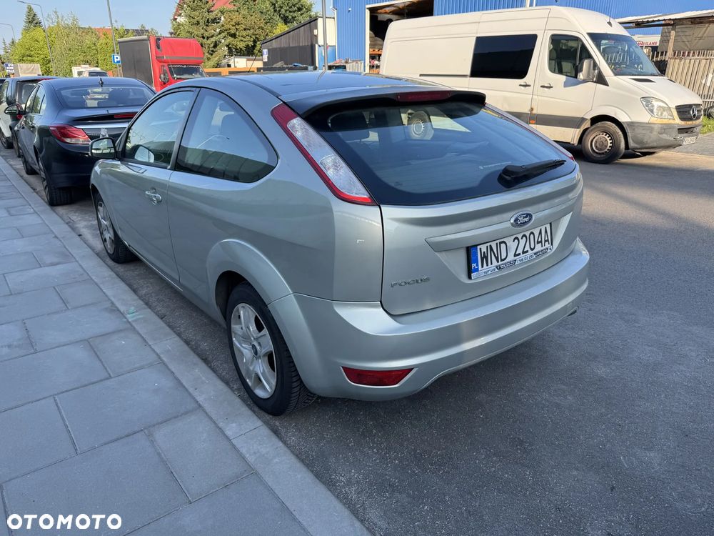 Ford Focus 1.6 Ambiente - 2