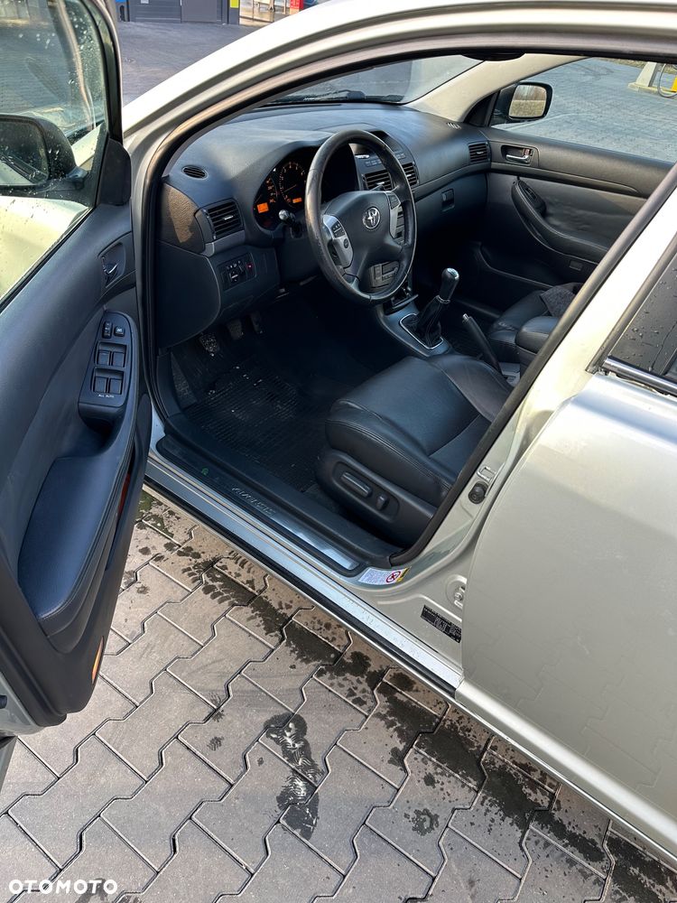 Toyota Avensis 1.8 VVT-i Sol - 3