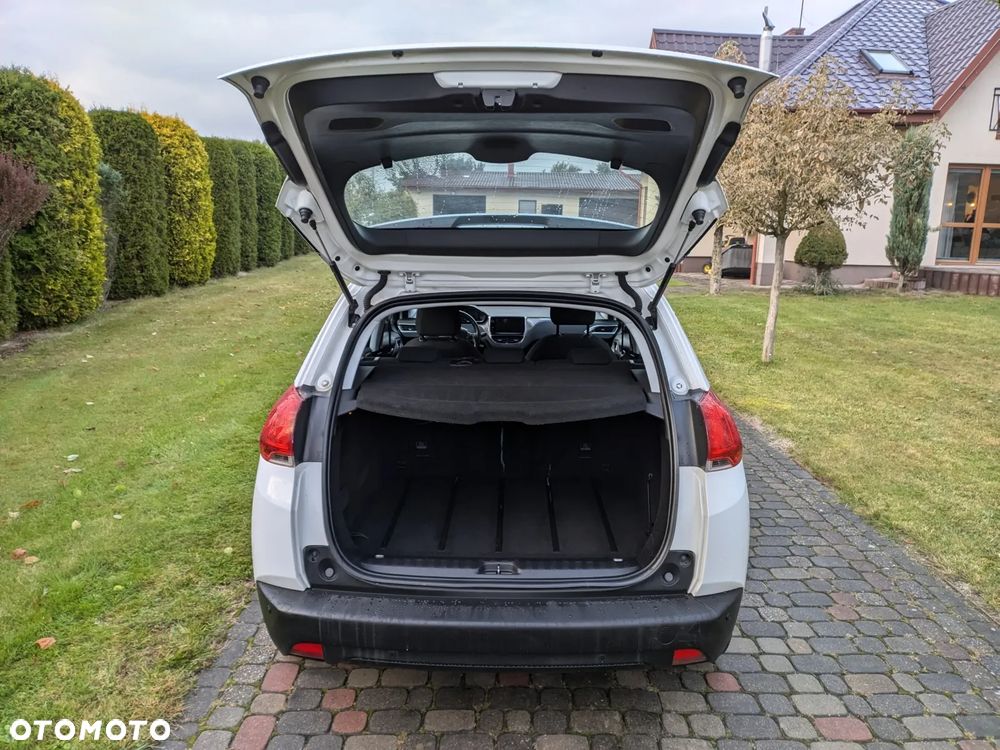 Peugeot 2008 1.2 Pure Tech Signature - 18