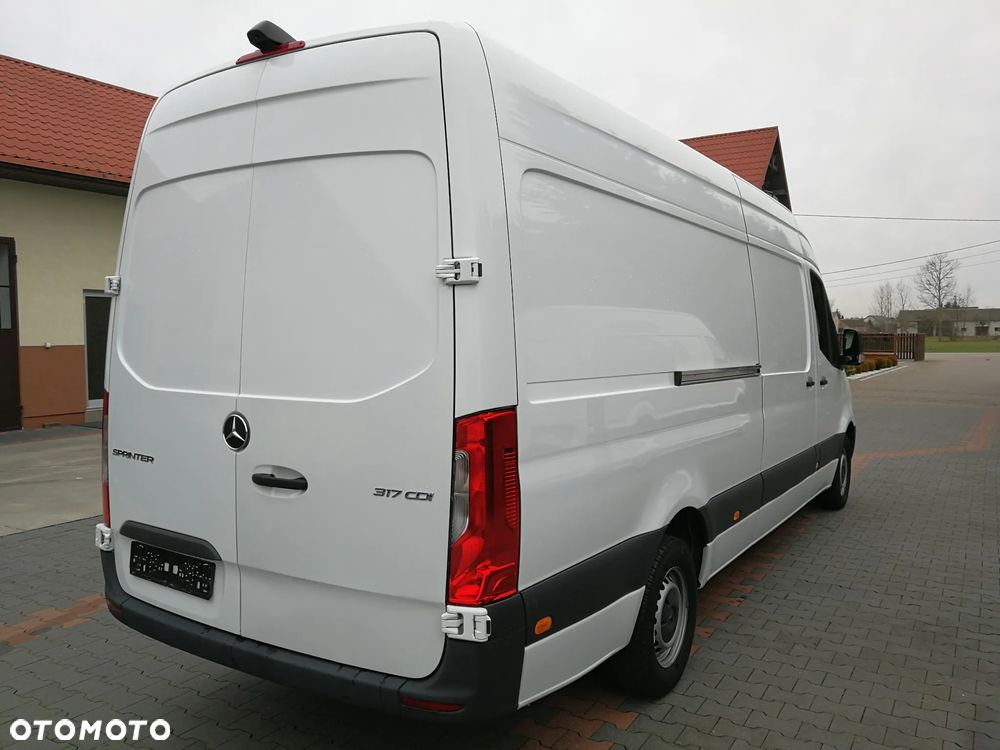 Mercedes-Benz Sprinter - 4