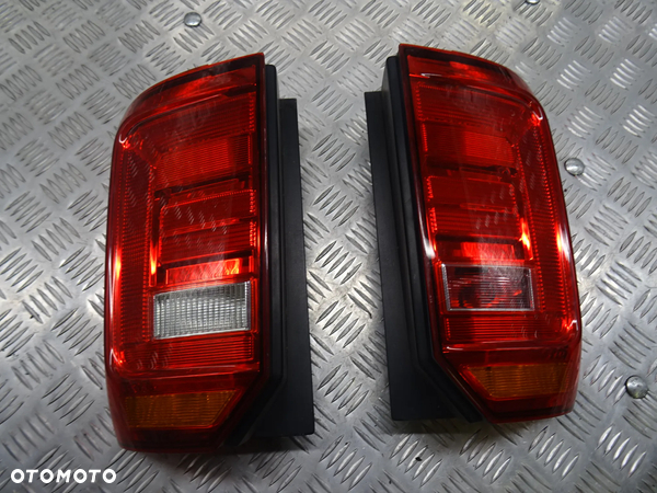 VW CADDY III LIFT 15-20 2K5 2.0 TDI LAMPA TYŁ TYLNA PRAWA LEWA