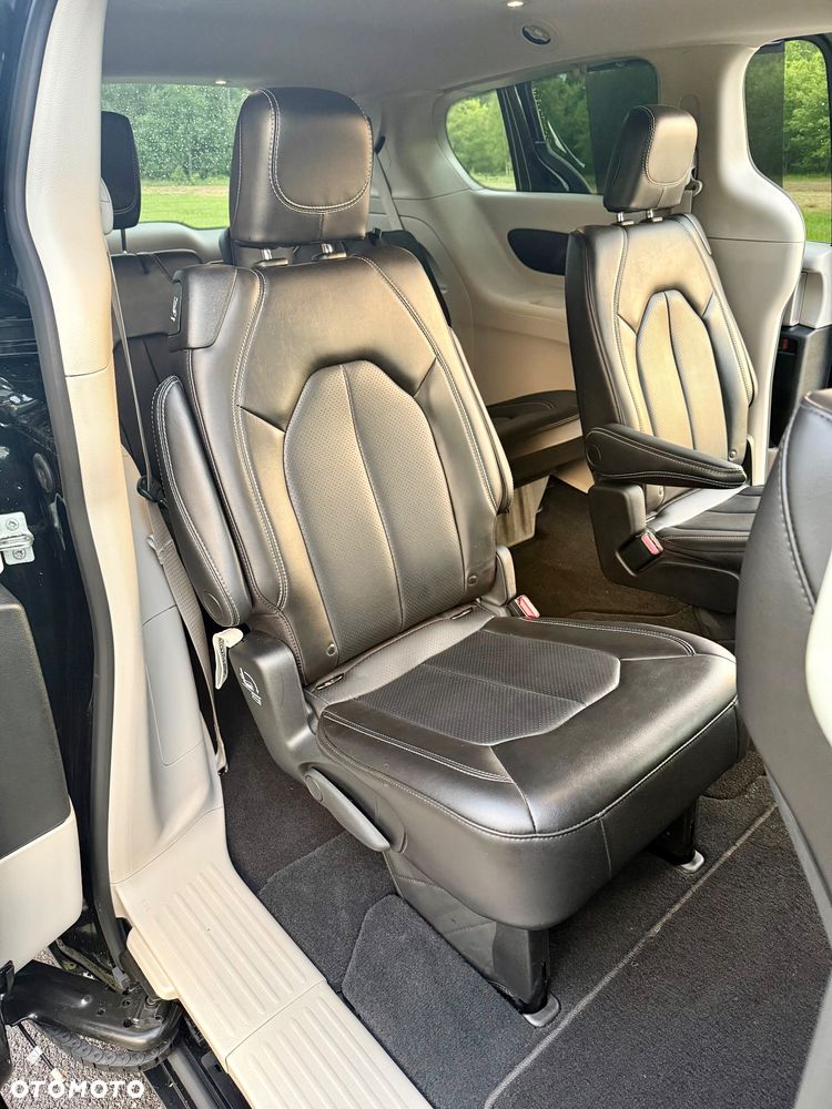 Chrysler Pacifica - 24