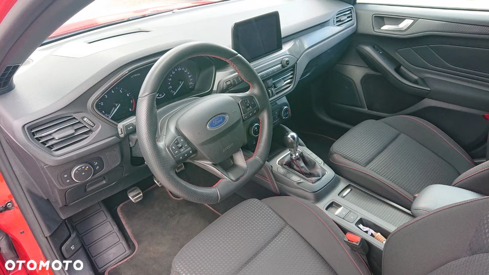 Ford Focus SW 1.5 EcoBoost S&S ST-LINE - 11
