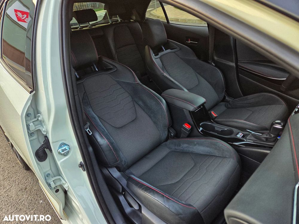 Toyota Corolla 1.8 Hybrid Business Edition - 16