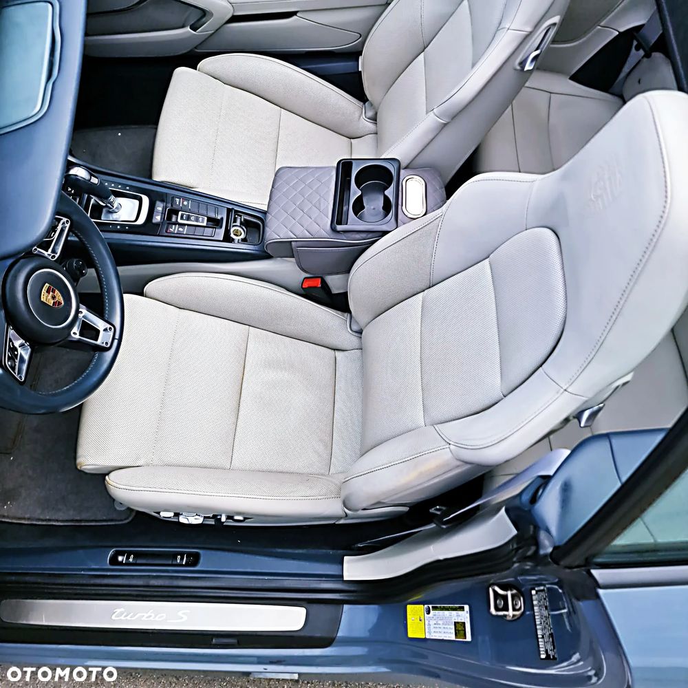 Porsche 911 Turbo S Cabriolet - 13