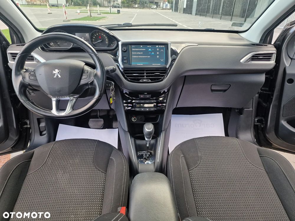 Peugeot 208 - 26