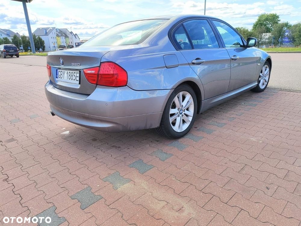 BMW Seria 3 318i - 7